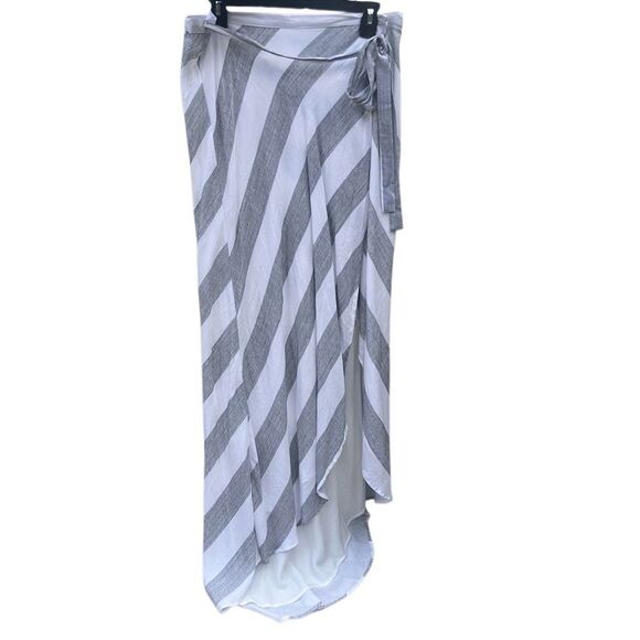 546. Lulus striped top and wrap skirt set small & med - Picture 2 of 8